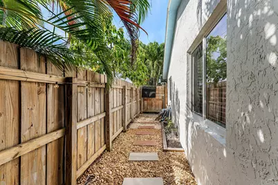 334 NE 7th Avenue, Delray Beach, FL 33483 - Photo 18