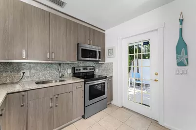 334 NE 7th Avenue, Delray Beach, FL 33483 - Photo 10