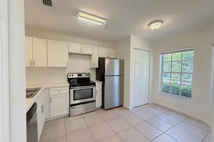 910 Summit Lake Dr, West Palm Beach, FL 33406 - Photo 8