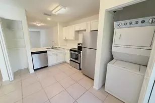 910 Summit Lake Dr, West Palm Beach, FL 33406 - Photo 2