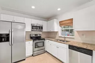 772 SE Thornhill Dr, Port Saint Lucie, FL 34983 - Photo 4