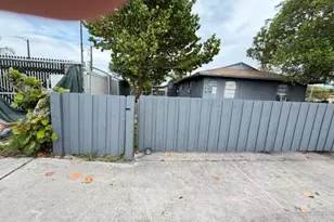 714 S H St, Lake Worth, FL 33460 - Photo 2
