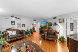 625 Oaks Dr, Pompano Beach, FL 33069 - Photo 18