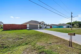 434 SW Jeanne Ave, Port Saint Lucie, FL 34953 - Photo 2