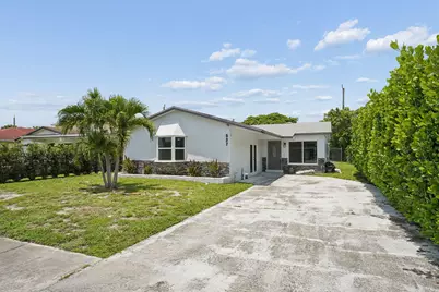 537 NW 2nd Terrace, Deerfield Beach, FL 33441 - Photo 2