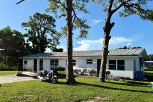 805 S Lake Dr, Fort Pierce, FL 34982 - Photo 2
