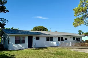 805 S Lake Dr, Fort Pierce, FL 34982 - Photo 1