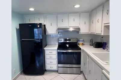 641 Burgundy N, Delray Beach, FL 33484 - Photo 4