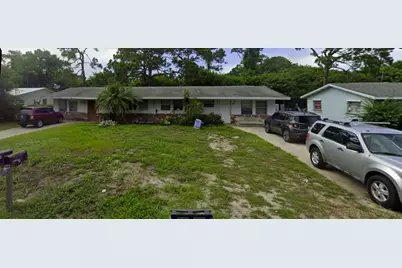 902 N Lake Drive, Fort Pierce, FL 34982 - Photo 1