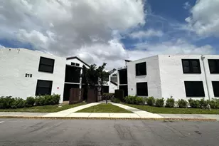 215 Lake Pointe Dr, Oakland Park, FL 33309 - Photo 16