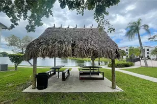 215 Lake Pointe Dr, Oakland Park, FL 33309 - Photo 20