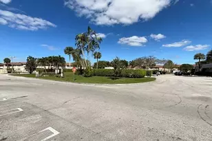 9905 Twin Lakes Dr, Coral Springs, FL 33071 - Photo 4