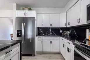 542 NW 47th Ave, Plantation, FL 33317 - Photo 4