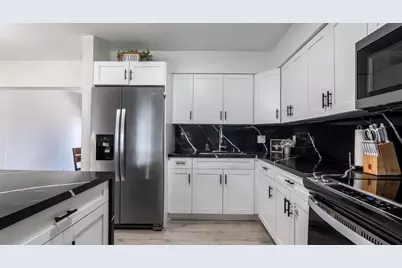 542 NW 47th Avenue, Plantation, FL 33317 - Photo 4