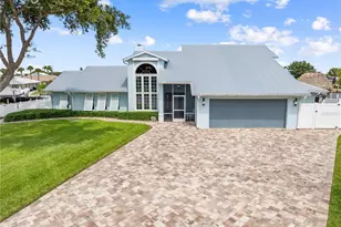 123 Queen Ann Ct, Hutchinson Island, FL 34949 - Photo 2