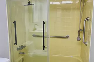 421 NE 14th Ave, Hallandale Beach, FL 33009 - Photo 16
