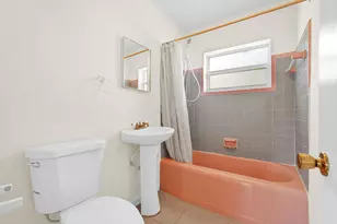 261 NE 45th St, Oakland Park, FL 33334 - Photo 38