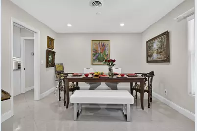 9860 Honeysuckle Avenue, Palm Beach Gardens, FL 33410 - Photo 6