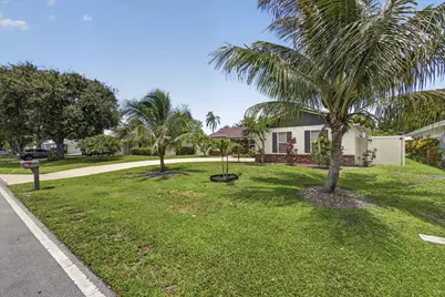 9860 Honeysuckle Avenue, Palm Beach Gardens, FL 33410 - Photo 2