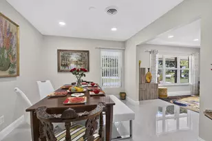 9860 Honeysuckle Ave, Palm Beach Gardens, FL 33410 - Photo 8