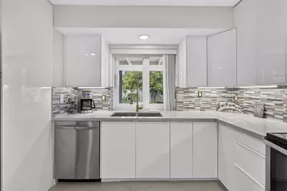 9860 Honeysuckle Avenue, Palm Beach Gardens, FL 33410 - Photo 16