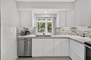 9860 Honeysuckle Ave, Palm Beach Gardens, FL 33410 - Photo 16