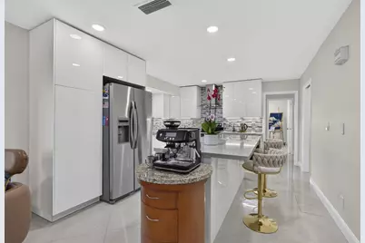 9860 Honeysuckle Avenue, Palm Beach Gardens, FL 33410 - Photo 14