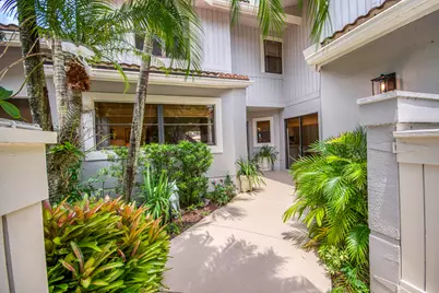 525 Prestwick Circle, Palm Beach Gardens, FL 33418 - Photo 2
