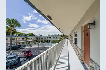 923 22nd Place #219, Vero Beach, FL 32960 - Photo 4