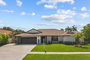 14814 Paddock Dr, Wellington, FL 33414 - Photo 2