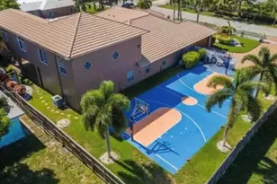 423 NE 3rd St, Pompano Beach, FL 33060 - Photo 2