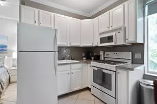 3710 Collins Ave, Miami Beach, FL 33140 - Photo 4