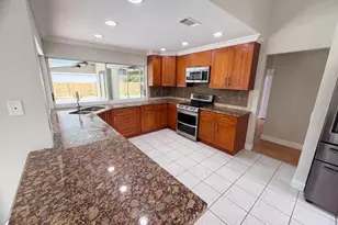 711 SE Celtic Ave, Port Saint Lucie, FL 34983 - Photo 10