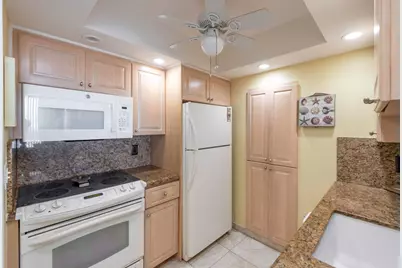 111 Briny Avenue #22-12, Pompano Beach, FL 33062 - Photo 8