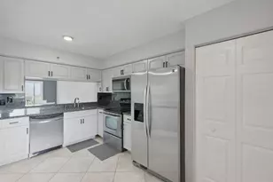 2206 S Cypress Bend Dr, Pompano Beach, FL 33069 - Photo 2