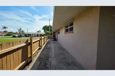 462 Hernando Street #B, Fort Pierce, FL 34949 - Photo 16