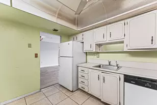 1400 St Charles Pl, Pembroke Pines, FL 33026 - Photo 12