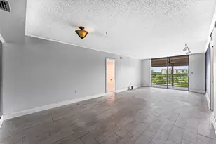 1400 St Charles Pl, Pembroke Pines, FL 33026 - Photo 6