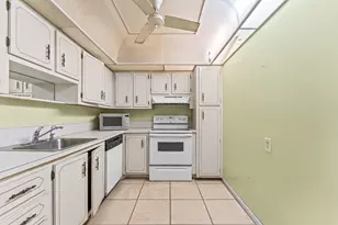 1400 St Charles Pl, Pembroke Pines, FL 33026 - Photo 14