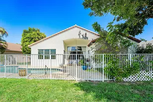 18724 Sea Turtle Ln, Boca Raton, FL 33498 - Photo 4