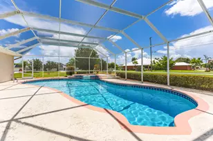 165 SW Hawthorne Cir, Port Saint Lucie, FL 34953 - Photo 2