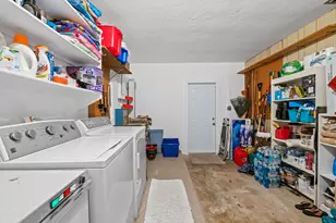 1720 NW 105th Ave, Pembroke Pines, FL 33026 - Photo 22