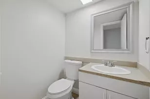 105 Woodland Rd, Palm Springs, FL 33461 - Photo 20