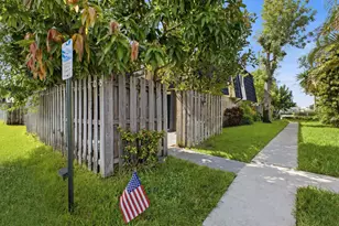 105 Woodland Rd, Palm Springs, FL 33461 - Photo 2