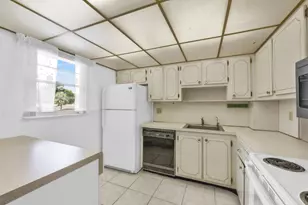 301 Cambridge Rd, Hollywood, FL 33024 - Photo 10