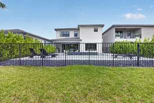 8270 Essex Country Clb Dr, Boca Raton, FL 33434 - Photo 42