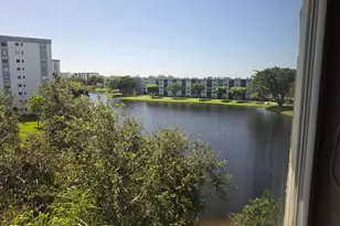 2106 S Cypress Bend Dr, Pompano Beach, FL 33069 - Photo 10
