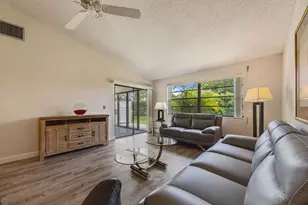9 Ridge Pointe Dr, Boynton Beach, FL 33435 - Photo 8