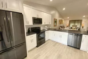 13065 Albright Ct, Wellington, FL 33414 - Photo 4