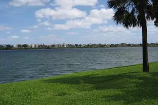 2647 NW 33rd St, Oakland Park, FL 33309 - Photo 2